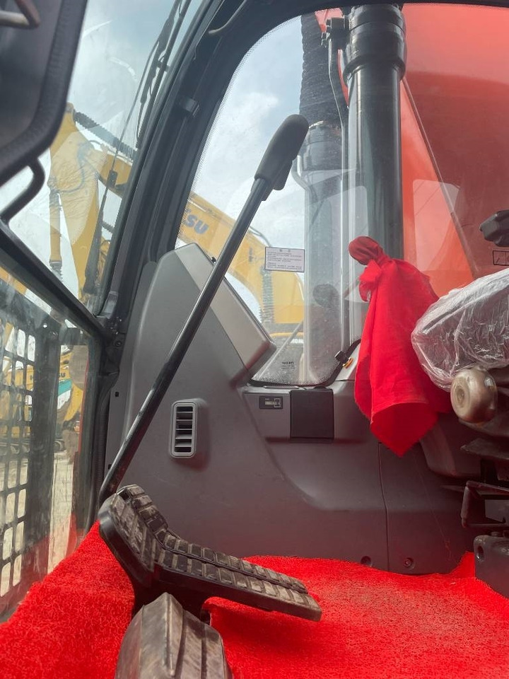 Doosan DX 225 - Crawler excavator: picture 3 Doosan DX 225 - Crawler excavator: picture 3