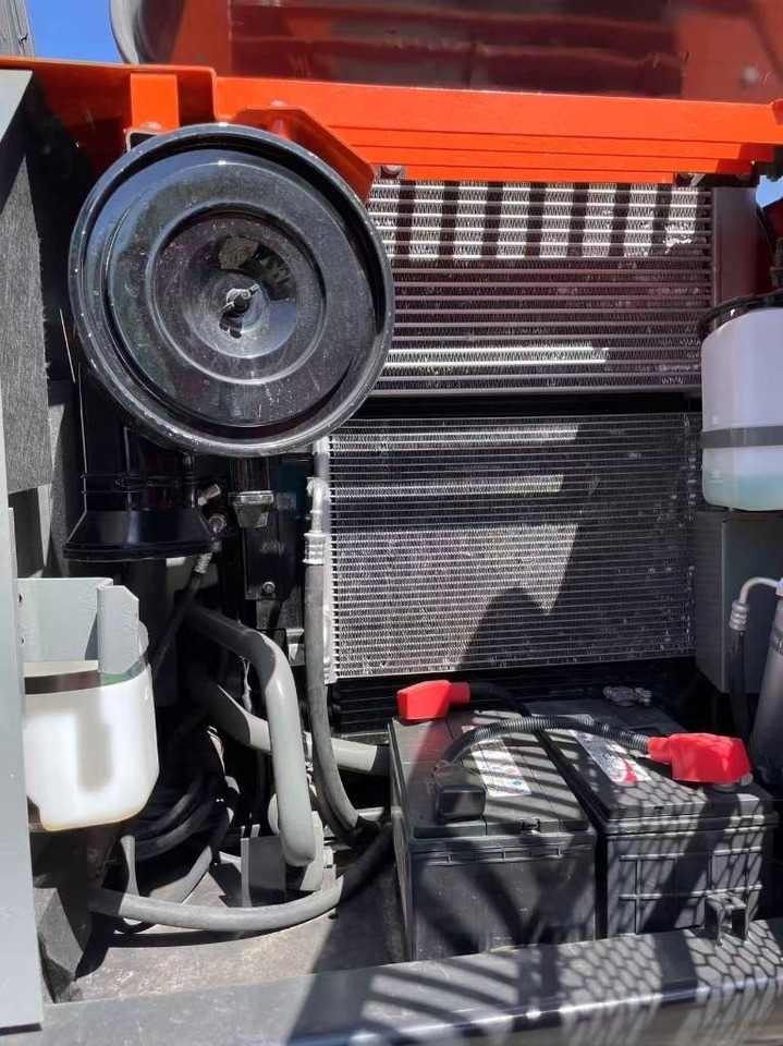 Crawler excavator Hitachi ZX 120: picture 8