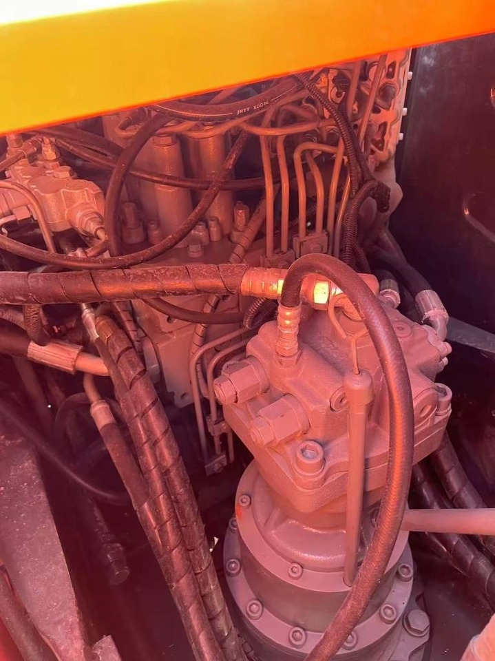 Crawler excavator Hitachi ZX 120: picture 9