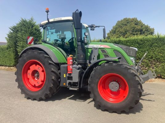 Fendt 724 VARIO S4 PROFI PLUS - Farm tractor: picture 3 Fendt 724 VARIO S4 PROFI PLUS - Farm tractor: picture 3