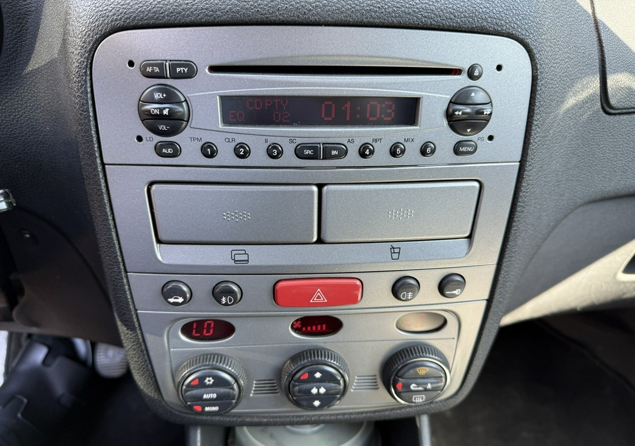 Alfa Romeo 147 Alfa Romeo 147 Klima 1.9 jtd-140KM - Hatchback: picture 5 Alfa Romeo 147 Alfa Romeo 147 Klima 1.9 jtd-140KM - Hatchback: picture 5
