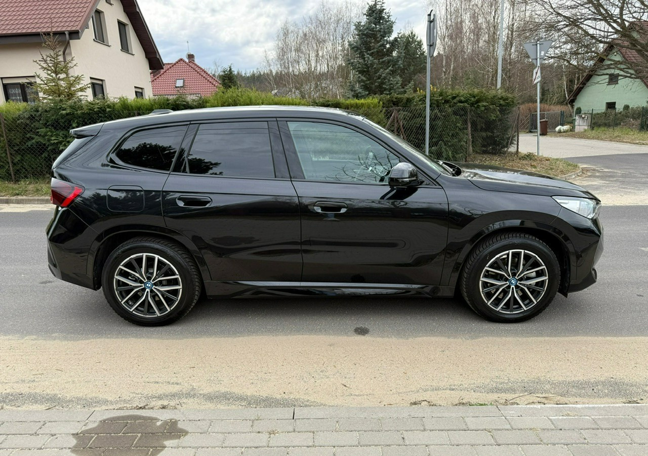 BMW X1 iX1 iX1 xDrive30 313KM M-Sport H/K Panorama AdaptiveLed Masaże Kam360 - SUV: picture 5 BMW X1 iX1 iX1 xDrive30 313KM M-Sport H/K Panorama AdaptiveLed Masaże Kam360 - SUV: picture 5