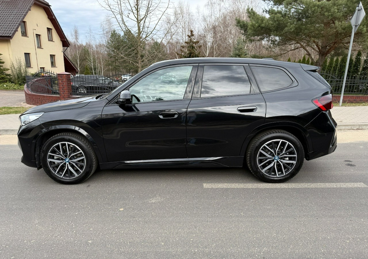 BMW X1 iX1 iX1 xDrive30 313KM M-Sport H/K Panorama AdaptiveLed Masaże Kam360 - SUV: picture 2 BMW X1 iX1 iX1 xDrive30 313KM M-Sport H/K Panorama AdaptiveLed Masaże Kam360 - SUV: picture 2