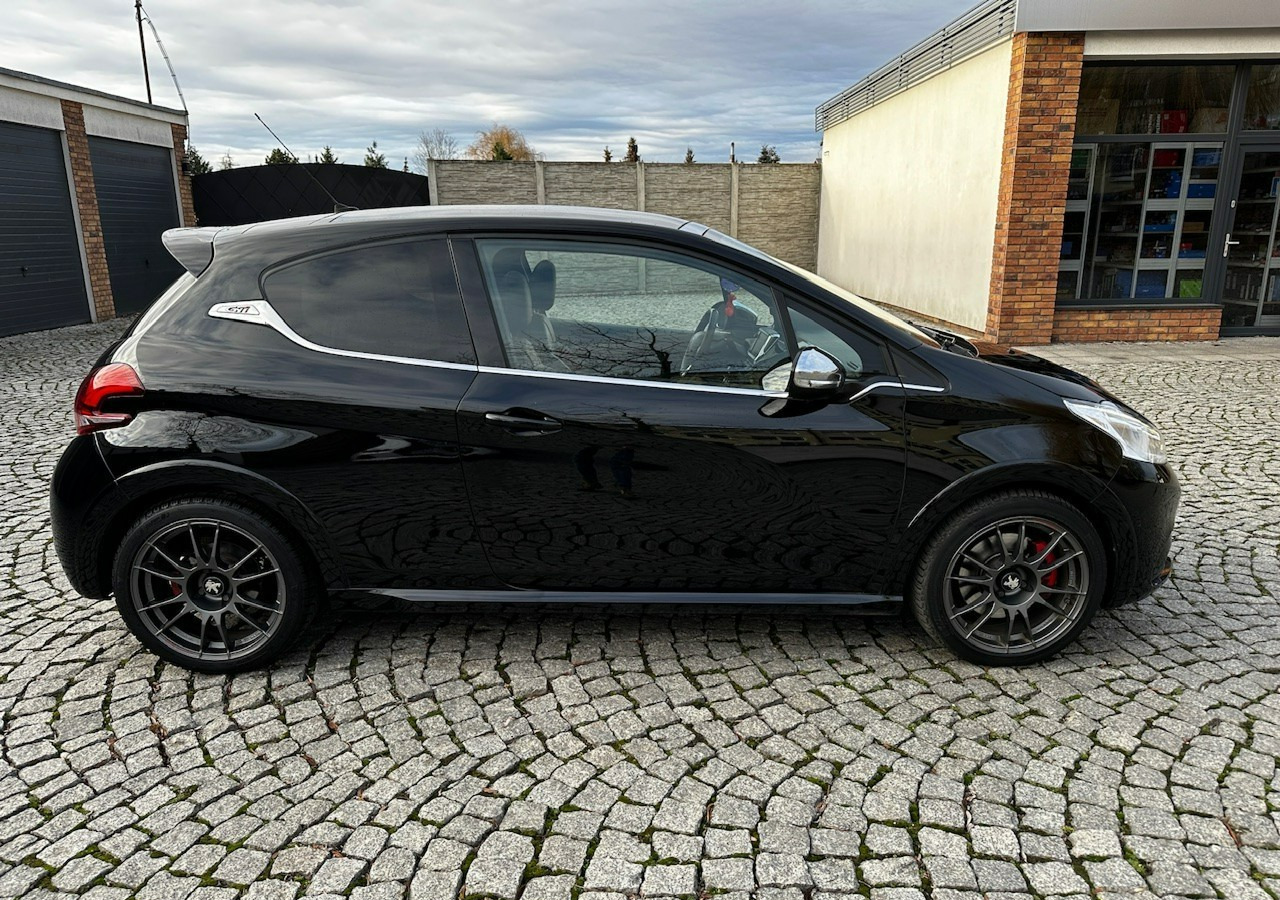 Peugeot 208 I 208GTI Sport 1.6THP 208KM Panorama Led JBL Navi Kamera OZ-Racing 201 - Car: picture 2 Peugeot 208 I 208GTI Sport 1.6THP 208KM Panorama Led JBL Navi Kamera OZ-Racing 201 - Car: picture 2