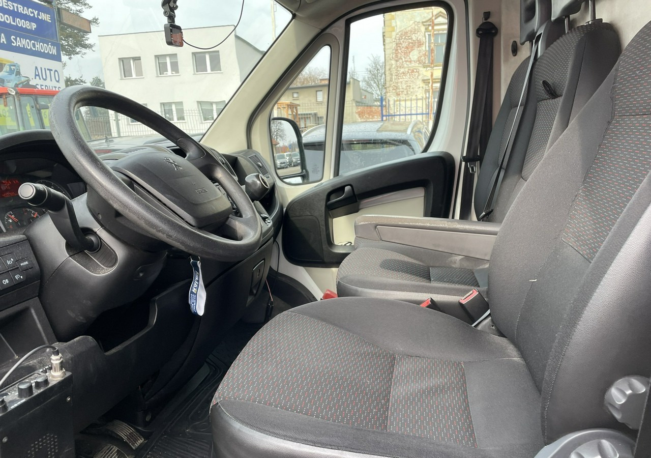 Interior photo 1: Leasing of  Peugeot Boxer Boxer 163KM MEGA MAX 2x podwyższany Klima Salon PL 2017 Peugeot Boxer Boxer 163KM MEGA MAX 2x podwyższany Klima Salon PL 2017
