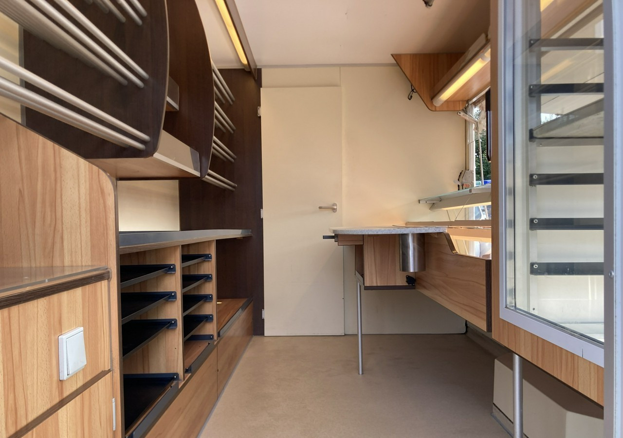 Vending truck Renault Master Autosklep pieczywa Gastronomiczny Food Truck Foodtruck sklep BORCO20: picture 17 Vending truck Renault Master Autosklep pieczywa Gastronomiczny Food Truck Foodtruck sklep BORCO20: picture 17