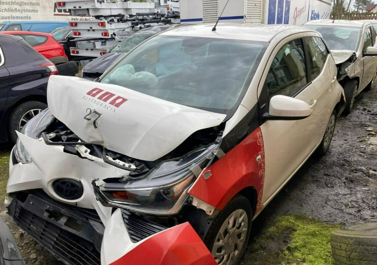 Toyota Aygo II Aygo 1.0-16V Klima Salon PL 2021 Bezyna + LPG - Car: picture 4 Toyota Aygo II Aygo 1.0-16V Klima Salon PL 2021 Bezyna + LPG - Car: picture 4