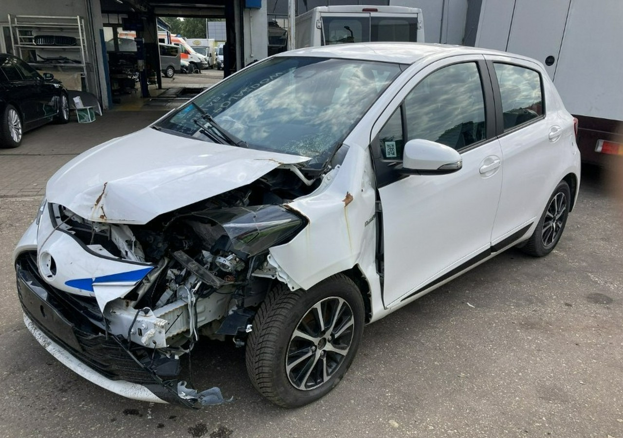 Toyota Yaris III Toyota Yaris Hybrid 1.5 VVT-i Y20 Model 2019 Salon PL - Car: picture 5 Toyota Yaris III Toyota Yaris Hybrid 1.5 VVT-i Y20 Model 2019 Salon PL - Car: picture 5