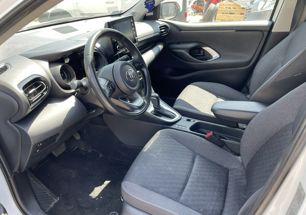 Toyota Yaris IV Toyota Yaris Hybrid 1.5 Active Salon PL 2023 FV 23% - Hatchback: picture 3 Toyota Yaris IV Toyota Yaris Hybrid 1.5 Active Salon PL 2023 FV 23% - Hatchback: picture 3