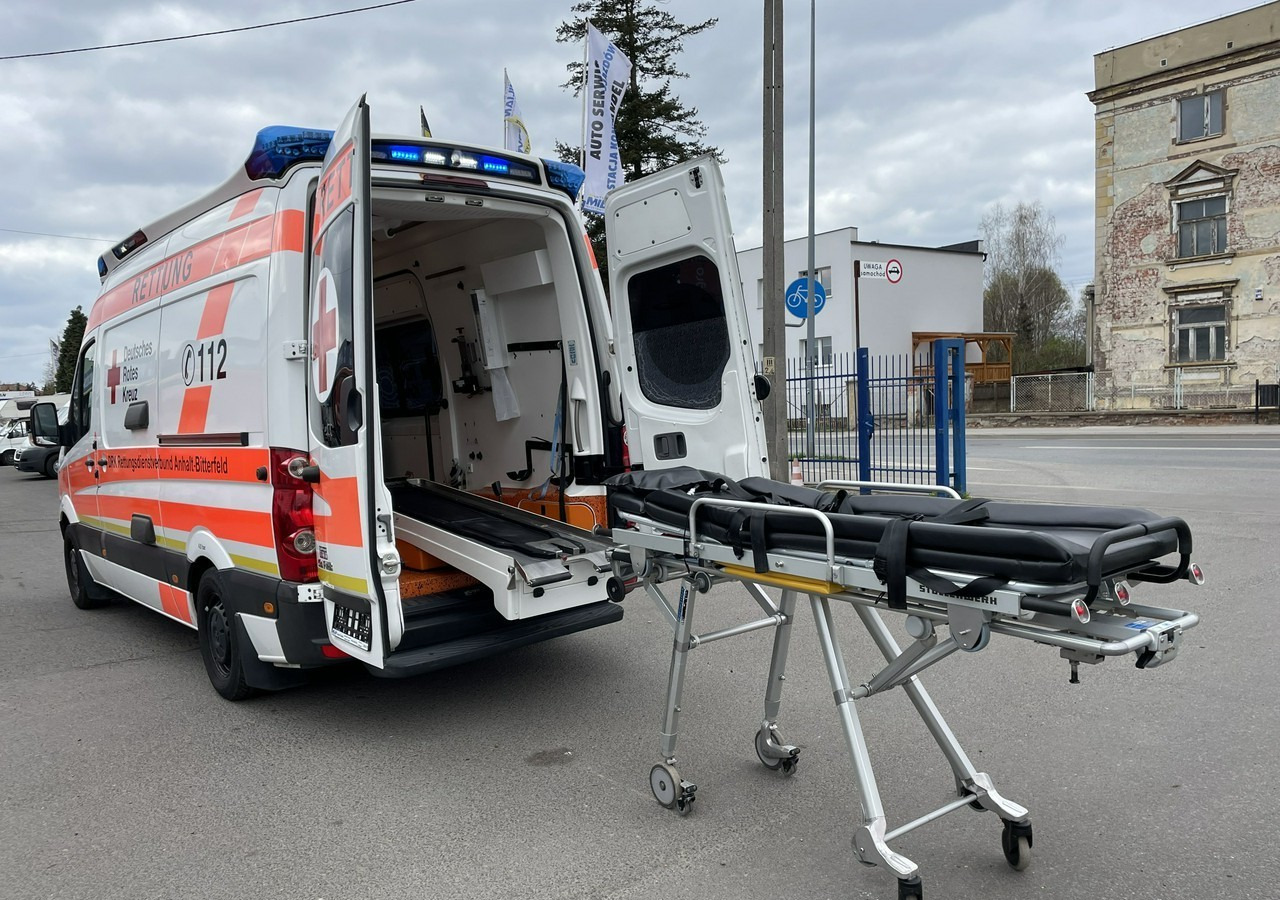 Volkswagen Crafter Crafter 2.0-163KM Karetka Ambulans Wyposażony Model 2016 - Ambulance: picture 1 Volkswagen Crafter Crafter 2.0-163KM Karetka Ambulans Wyposażony Model 2016 - Ambulance: picture 1