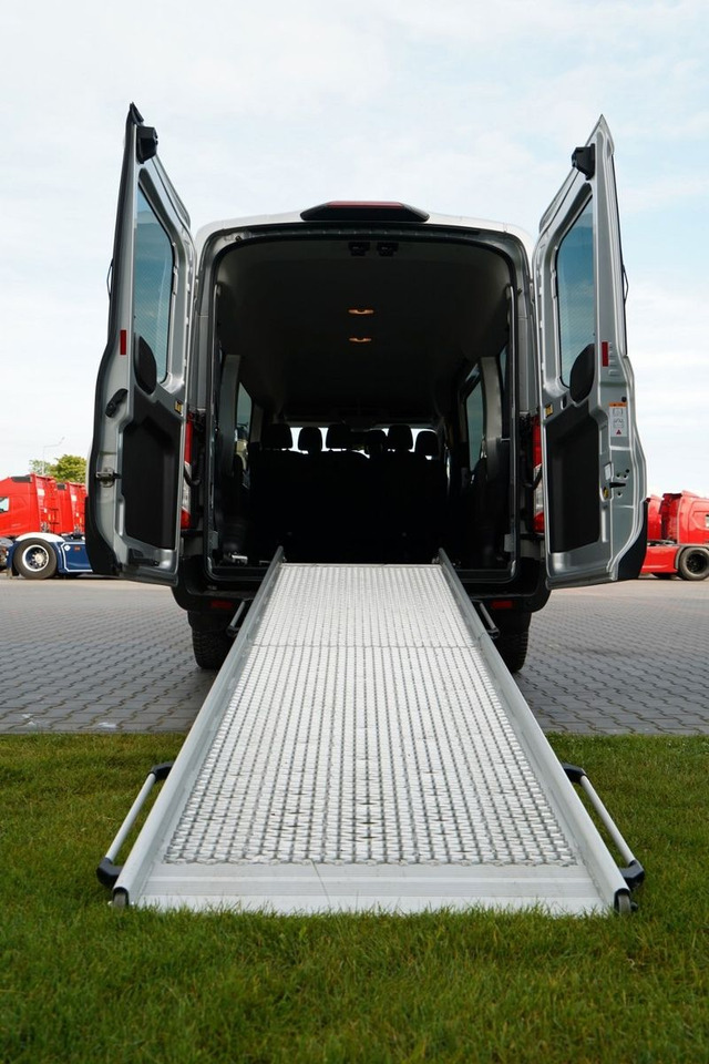 Passenger van Ford TRANSIT / 6 miejsc + Najazd na wózek / Dla osób: picture 11
