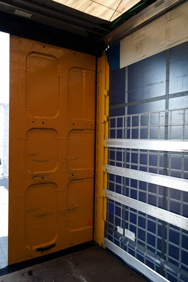 Curtainsider semi-trailer Krone FIRANKA / MEGA / DACH PODNOSZONY / LOW DECK: picture 19 Curtainsider semi-trailer Krone FIRANKA / MEGA / DACH PODNOSZONY / LOW DECK: picture 19