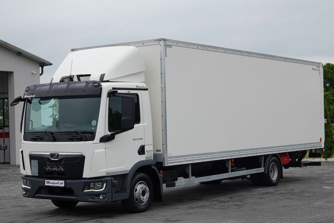 MAN TGL 12.250 / SOLÓWKA / KONTENER 8 M / WINDA / BO - Box truck: picture 4 MAN TGL 12.250 / SOLÓWKA / KONTENER 8 M / WINDA / BO - Box truck: picture 4