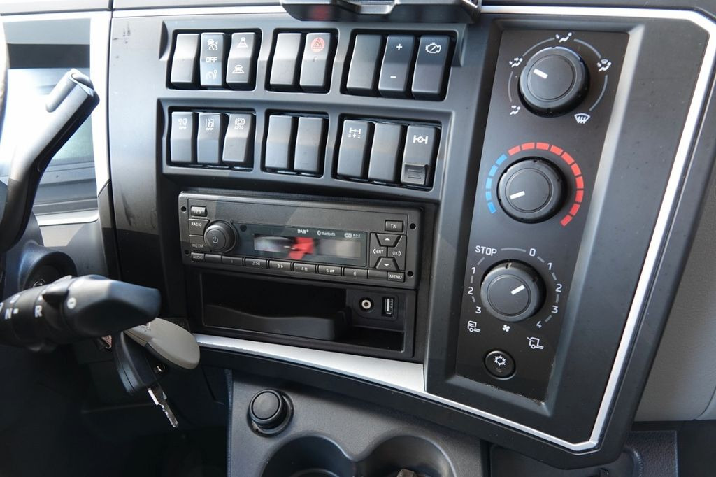 Refrigerator truck Renault D 280 / CHŁODNIA - 6,7 m / THERMO KING ES-600 MA Renault D 280 / CHŁODNIA - 6,7 m / THERMO KING ES-600 MA: picture 14 Refrigerator truck Renault D 280 / CHŁODNIA - 6,7 m / THERMO KING ES-600 MA Renault D 280 / CHŁODNIA - 6,7 m / THERMO KING ES-600 MA: picture 14