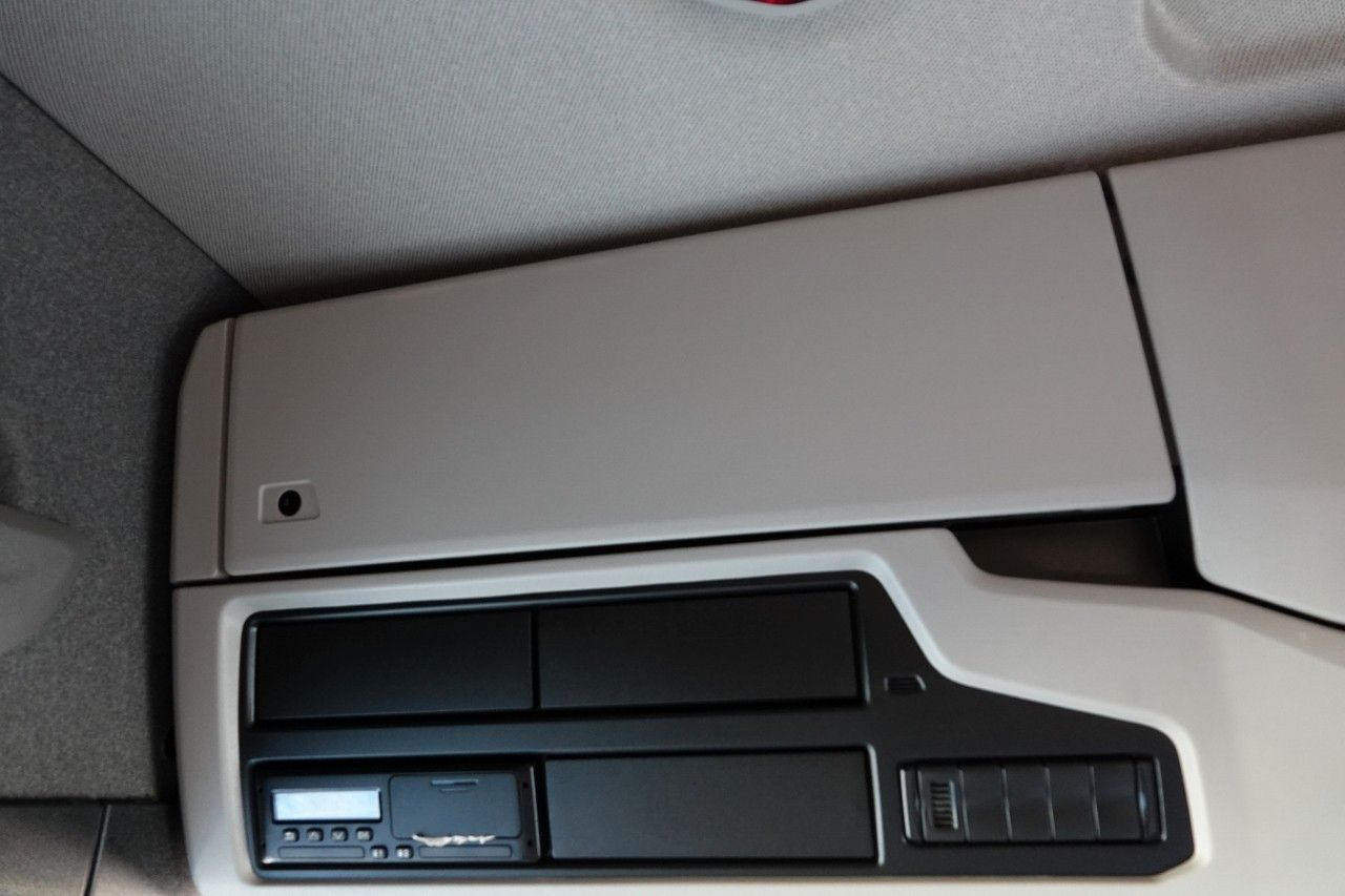 Tractor unit Scania R 450 / RETARDER / NISKA KABINA / PO KONTRAKCI: picture 16 Tractor unit Scania R 450 / RETARDER / NISKA KABINA / PO KONTRAKCI: picture 16