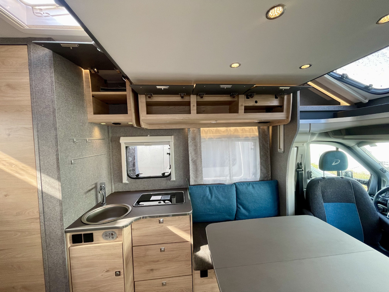 Semi-integrated motorhome Dethleffs Just Go T7055 EBL: picture 6 Semi-integrated motorhome Dethleffs Just Go T7055 EBL: picture 6