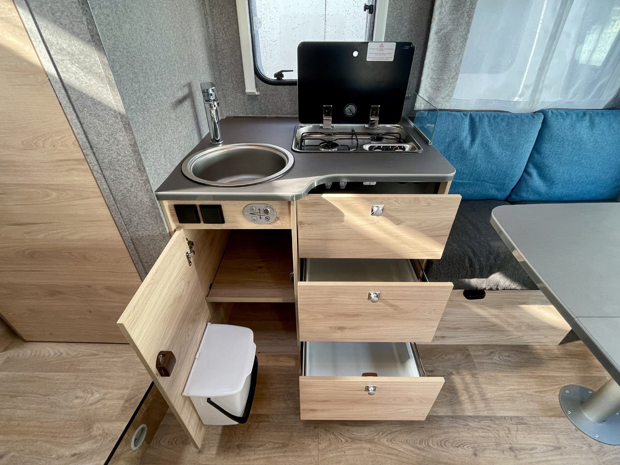 Semi-integrated motorhome Dethleffs Just Go T7055 EBL: picture 8 Semi-integrated motorhome Dethleffs Just Go T7055 EBL: picture 8