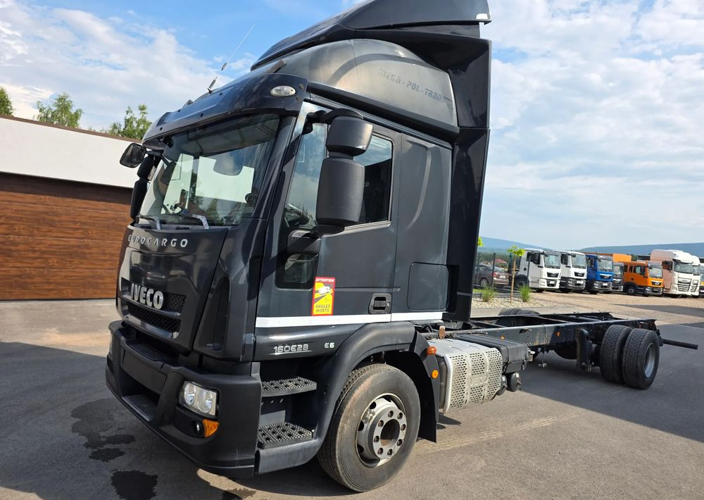 Iveco EUROCARGO 160E28 RAMA DO ZABUDOWY/ LAWETA / MANUAL / - Curtainsider truck: picture 3 Iveco EUROCARGO 160E28 RAMA DO ZABUDOWY/ LAWETA / MANUAL / - Curtainsider truck: picture 3