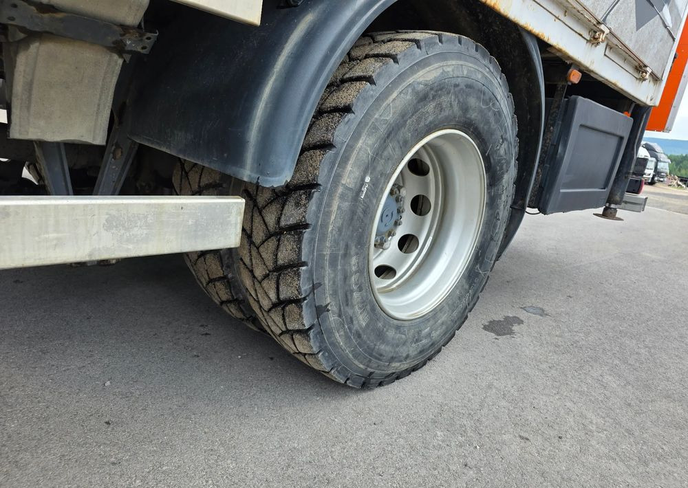 Dropside/ Flatbed truck, Crane truck Volvo FM7: picture 11