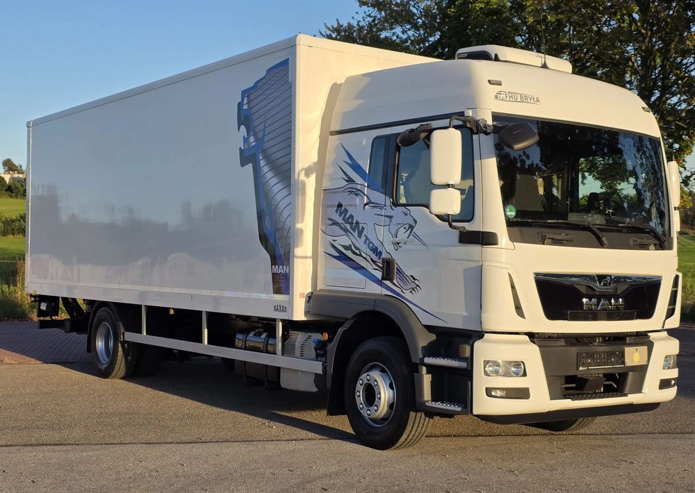 MAN TGM 15.290 / TGL / KONTENER / IZOTERMA / WINDA / KLIMA POSTOJOWA / 2019R / EURO 6 / PEŁEN SERWIS / 8200KG ŁADOWNOŚĆ / SPROWADZONY / ZADBANY / JAK NOWY / KSIĄŻKA SERWISOWA / E6 / 18 PALET - Box truck: picture 2 MAN TGM 15.290 / TGL / KONTENER / IZOTERMA / WINDA / KLIMA POSTOJOWA / 2019R / EURO 6 / PEŁEN SERWIS / 8200KG ŁADOWNOŚĆ / SPROWADZONY / ZADBANY / JAK NOWY / KSIĄŻKA SERWISOWA / E6 / 18 PALET - Box truck: picture 2