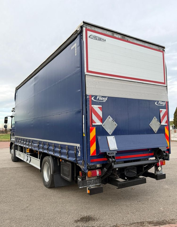 MAN TGM 18.340 / FIRANKA / LIFT / SPROWADZONY / KLIMA POSTOJOWA / 2017 / 9700 ŁADOWNOŚĆ / AUTOMAT / 18 PALET / E6 / WINDA / - Curtainsider truck: picture 4 MAN TGM 18.340 / FIRANKA / LIFT / SPROWADZONY / KLIMA POSTOJOWA / 2017 / 9700 ŁADOWNOŚĆ / AUTOMAT / 18 PALET / E6 / WINDA / - Curtainsider truck: picture 4