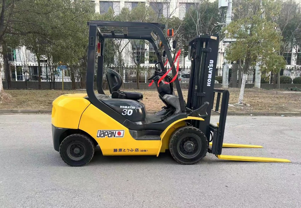 Komatsu 30 30 - Diesel forklift: picture 1 Komatsu 30 30 - Diesel forklift: picture 1