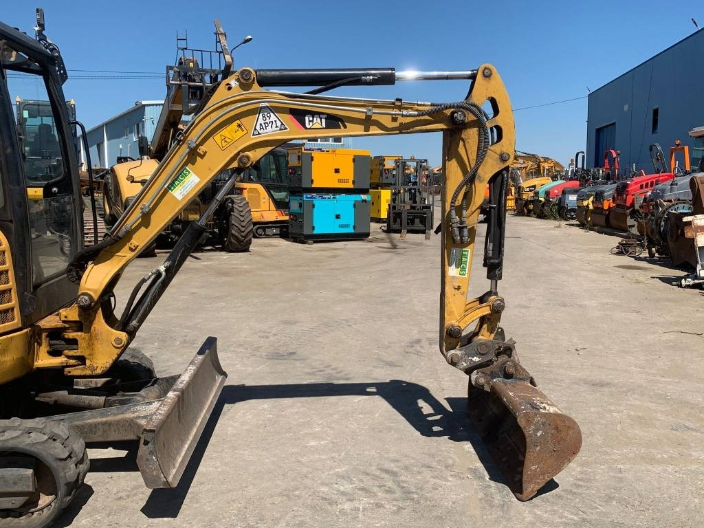 CAT 302.7 CR - Mini excavator: picture 5 CAT 302.7 CR - Mini excavator: picture 5