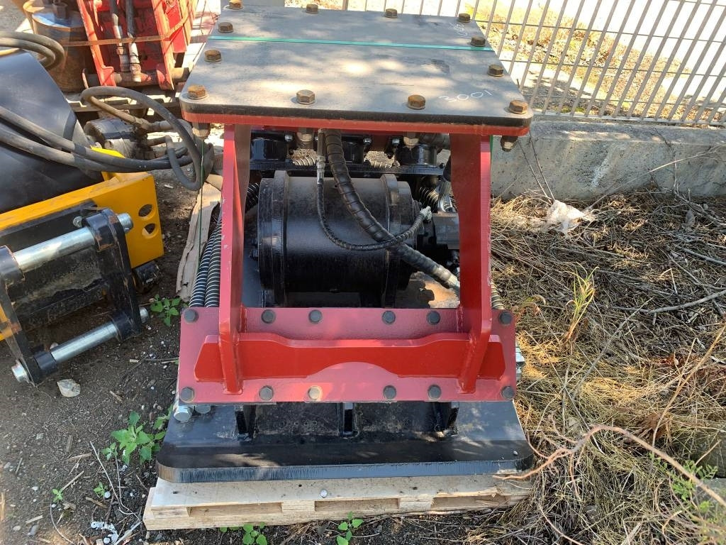 DCE EE08EC VIBRATING PLATE - Vibratory plate: picture 2 DCE EE08EC VIBRATING PLATE - Vibratory plate: picture 2