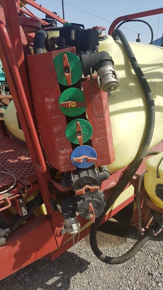 Hardi Commander 2200  - Trailed sprayer: picture 4 Hardi Commander 2200  - Trailed sprayer: picture 4