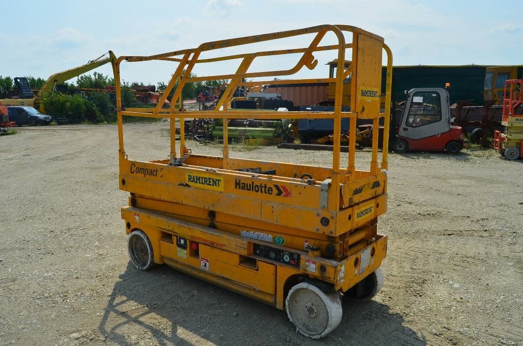 Haulotte Compact 8 - Scissor lift: picture 2 Haulotte Compact 8 - Scissor lift: picture 2