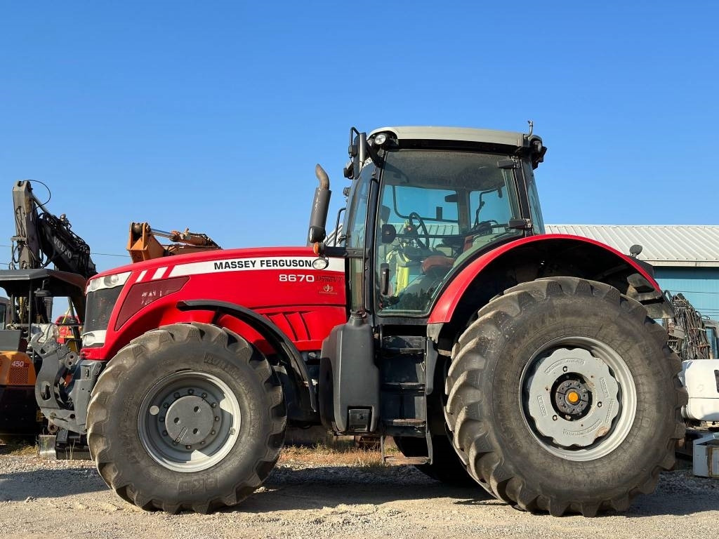 Massey Ferguson 8670 - Farm tractor: picture 2 Massey Ferguson 8670 - Farm tractor: picture 2