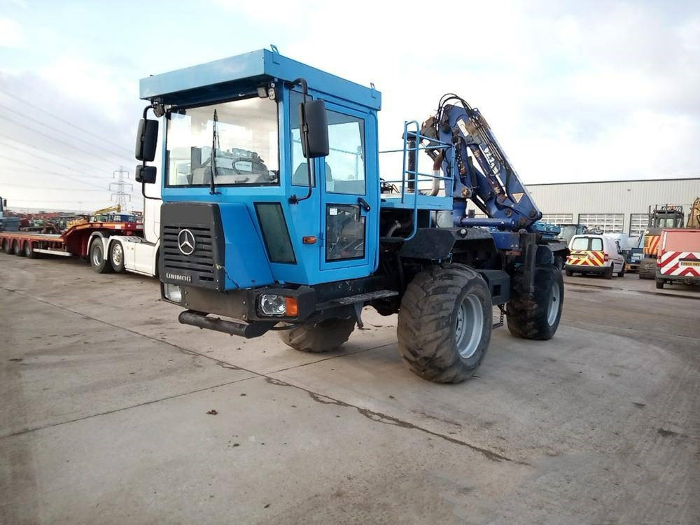 Mercedes-Benz Unimog - Crane truck: picture 1 Mercedes-Benz Unimog - Crane truck: picture 1