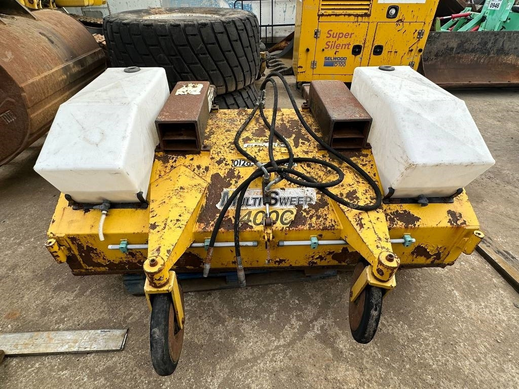 Multisweep 400C - Broom for Construction machinery: picture 1 Multisweep 400C - Broom for Construction machinery: picture 1