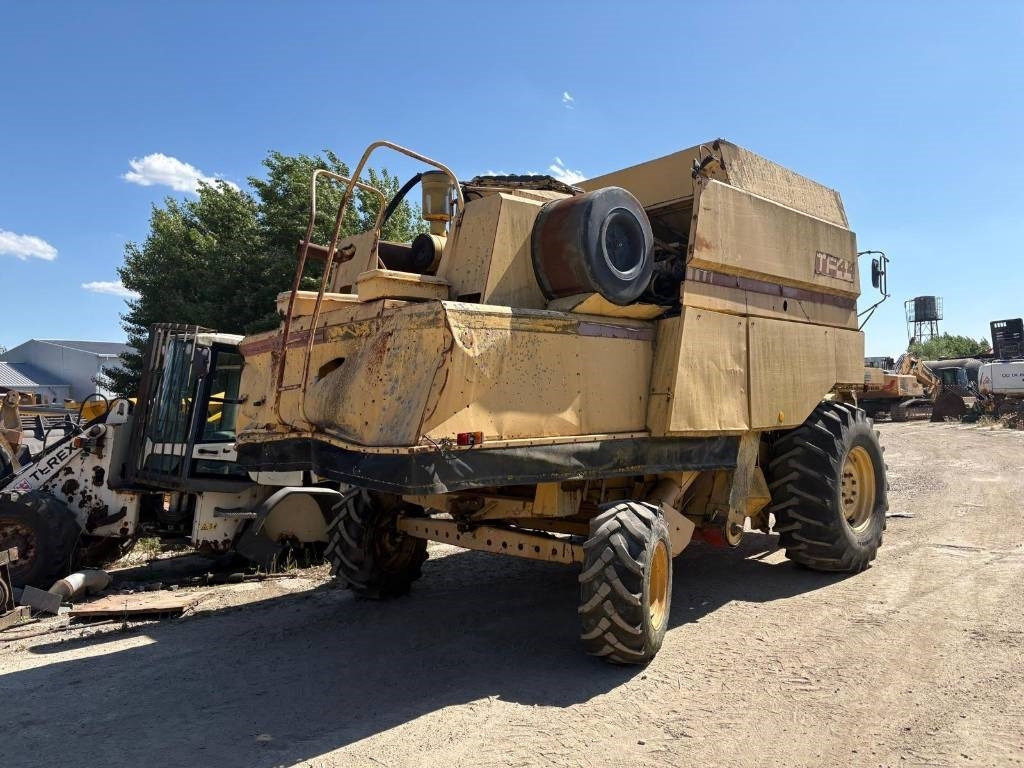 New Holland TF 44 - Combine harvester: picture 2 New Holland TF 44 - Combine harvester: picture 2