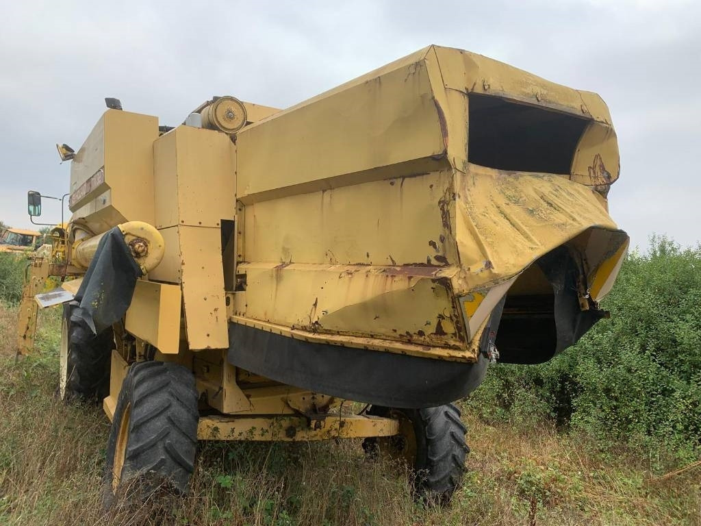 New Holland TX 32 - Combine harvester: picture 5 New Holland TX 32 - Combine harvester: picture 5