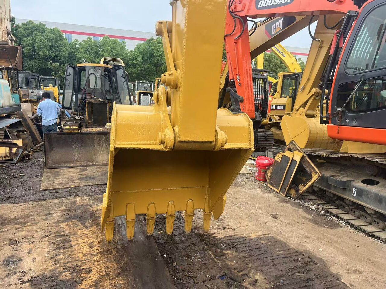 CATERPILLAR 320BL - Crawler excavator: picture 2 CATERPILLAR 320BL - Crawler excavator: picture 2