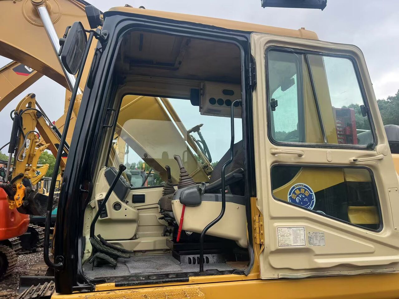 CATERPILLAR 320BL - Crawler excavator: picture 4 CATERPILLAR 320BL - Crawler excavator: picture 4