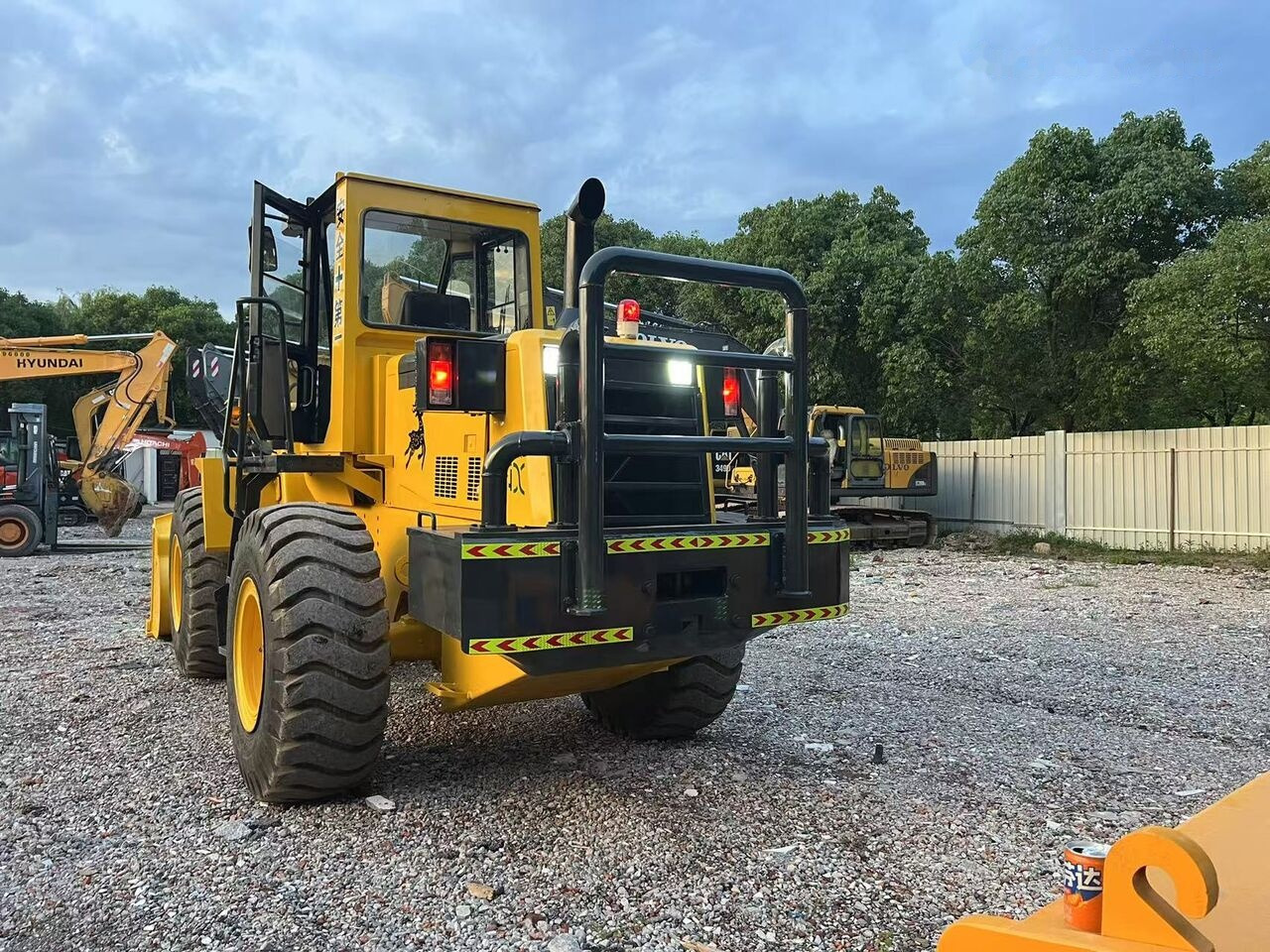 Komatsu WA320-3 - Wheel loader: picture 1 Komatsu WA320-3 - Wheel loader: picture 1