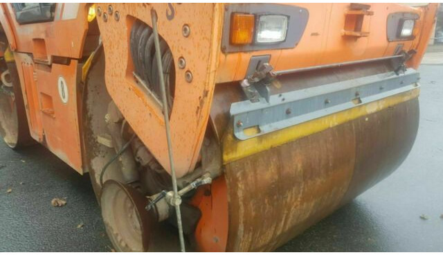 Hamm DV90 VO mit Streuer Klima German Maschine - Road roller: picture 4 Hamm DV90 VO mit Streuer Klima German Maschine - Road roller: picture 4