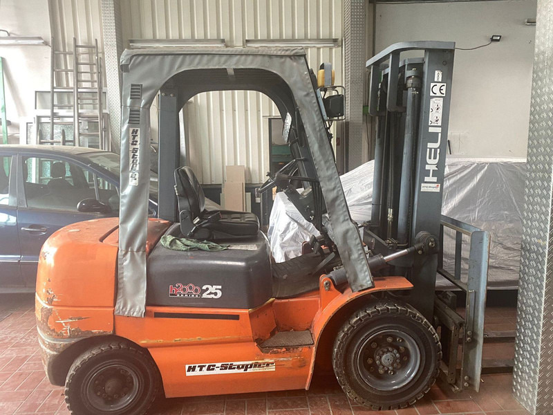 Hyundai D25 - Diesel forklift: picture 1 Hyundai D25 - Diesel forklift: picture 1