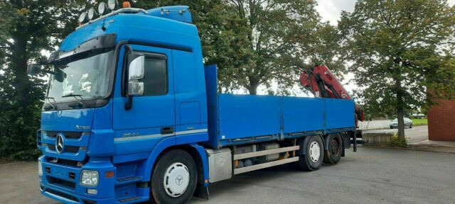 Dropside/ Flatbed truck, Crane truck Mercedes-Benz 2544 Pritsche mit Kran Hiab XS am Heck: picture 1