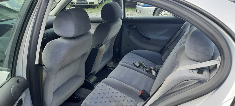 SEAT Toledo Signo 1,8 20V Autom - Sedan: picture 5 SEAT Toledo Signo 1,8 20V Autom - Sedan: picture 5