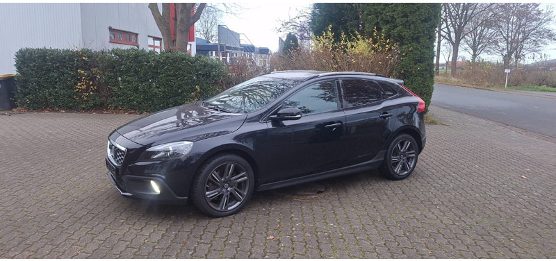 Volvo V40 Cross Country You! - Car: picture 2 Volvo V40 Cross Country You! - Car: picture 2
