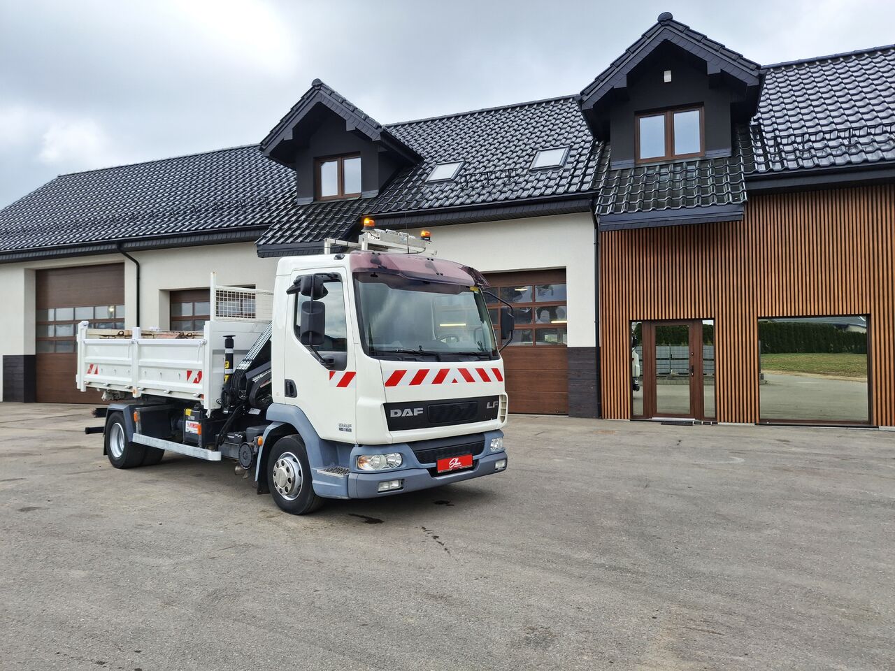 DAF LF 45.180 - Tipper, Crane truck: picture 1 DAF LF 45.180 - Tipper, Crane truck: picture 1