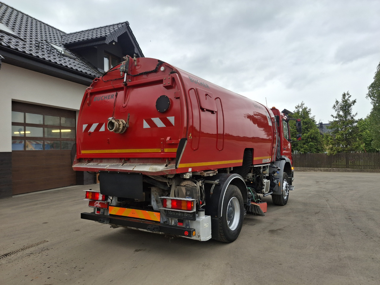 MERCEDES-BENZ Axor 1829 Zamiatarka Kehrmaschine BUCHER 2 Motoren Karcher PM10 Odchwaszczarka Sweeper - Road sweeper: picture 4 MERCEDES-BENZ Axor 1829 Zamiatarka Kehrmaschine BUCHER 2 Motoren Karcher PM10 Odchwaszczarka Sweeper - Road sweeper: picture 4