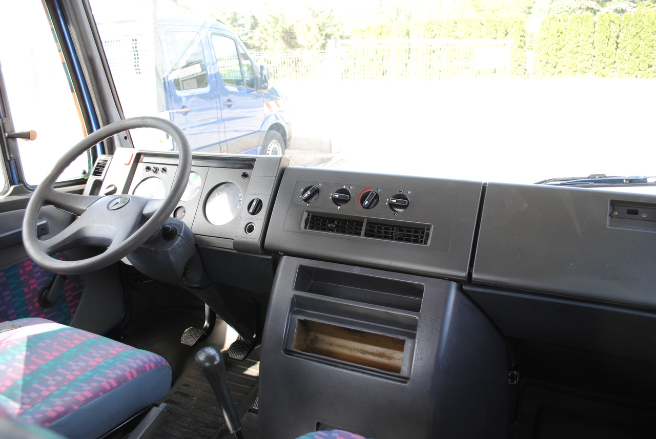 Mercedes-Benz 711D Doka Dubel Kabina Pritsche Doppelkabine - Dropside/ Flatbed truck: picture 5 Mercedes-Benz 711D Doka Dubel Kabina Pritsche Doppelkabine - Dropside/ Flatbed truck: picture 5