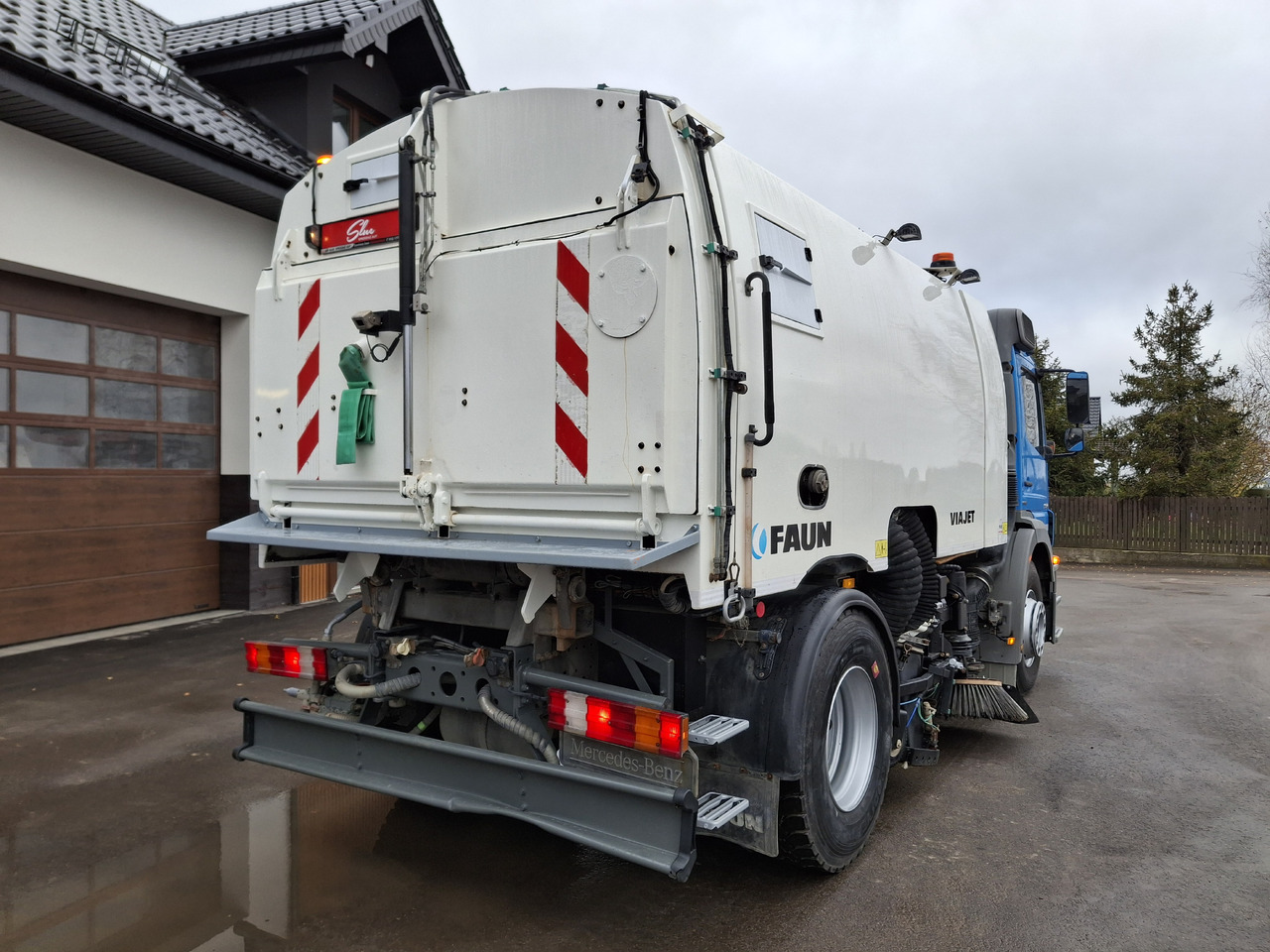 Mercedes-Benz Axor 1829 Zamiatarka Kehrmaschine FAUN Euro5 PM10 76 Tyś KM 2010 - Road sweeper: picture 4 Mercedes-Benz Axor 1829 Zamiatarka Kehrmaschine FAUN Euro5 PM10 76 Tyś KM 2010 - Road sweeper: picture 4