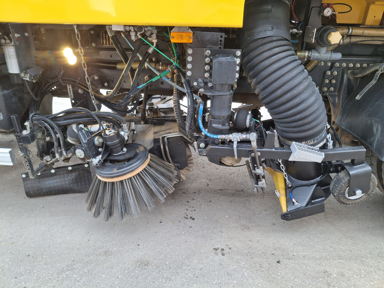 Road sweeper RENAULT C280 SEMAT ZOELLER Zamiatarka Kehrmaschine Euro 6 PM Karcher L/R 2 Motoren 2018r Hochdruckreinigung: picture 10 Road sweeper RENAULT C280 SEMAT ZOELLER Zamiatarka Kehrmaschine Euro 6 PM Karcher L/R 2 Motoren 2018r Hochdruckreinigung: picture 10