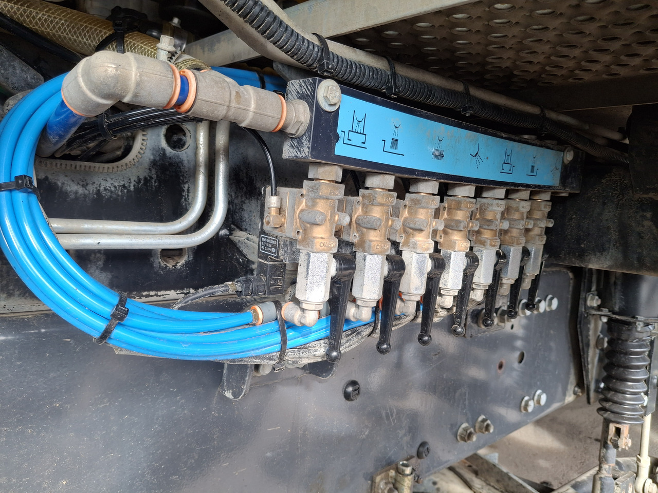 Road sweeper RENAULT C280 SEMAT ZOELLER Zamiatarka Kehrmaschine Euro 6 PM Karcher L/R 2 Motoren 2018r Hochdruckreinigung: picture 15 Road sweeper RENAULT C280 SEMAT ZOELLER Zamiatarka Kehrmaschine Euro 6 PM Karcher L/R 2 Motoren 2018r Hochdruckreinigung: picture 15