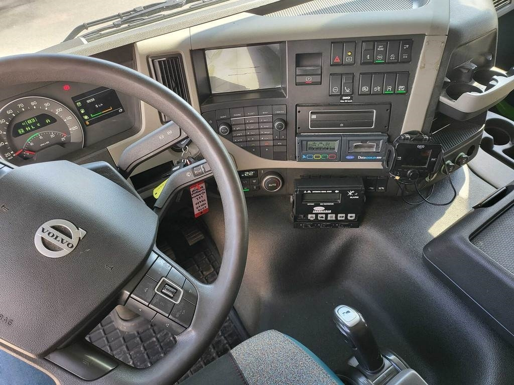 Refrigerator truck Volvo FM410 6X2 CARRIER SIDEOPENING: picture 13